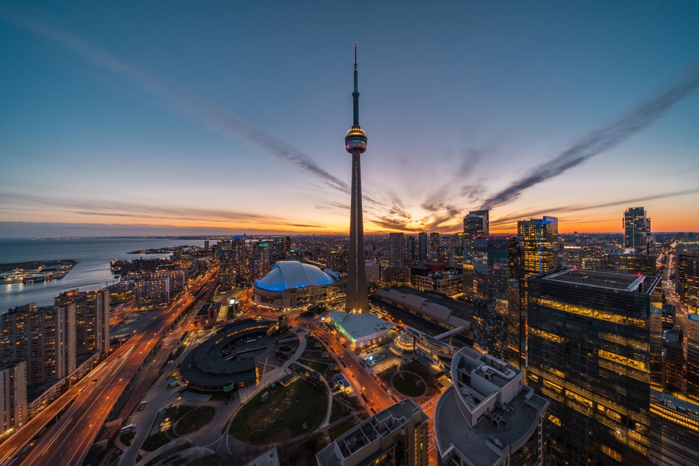 Panoramic,View,Of,Toronto,Financial,District,And,Harbourfront,At,Dusk arania